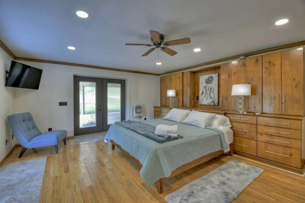 The Chariot - Creek Front With Hottub, Fire Pits, Billiards, Ev Charger - Sandalwood Stays Blue Ridge Exterior photo