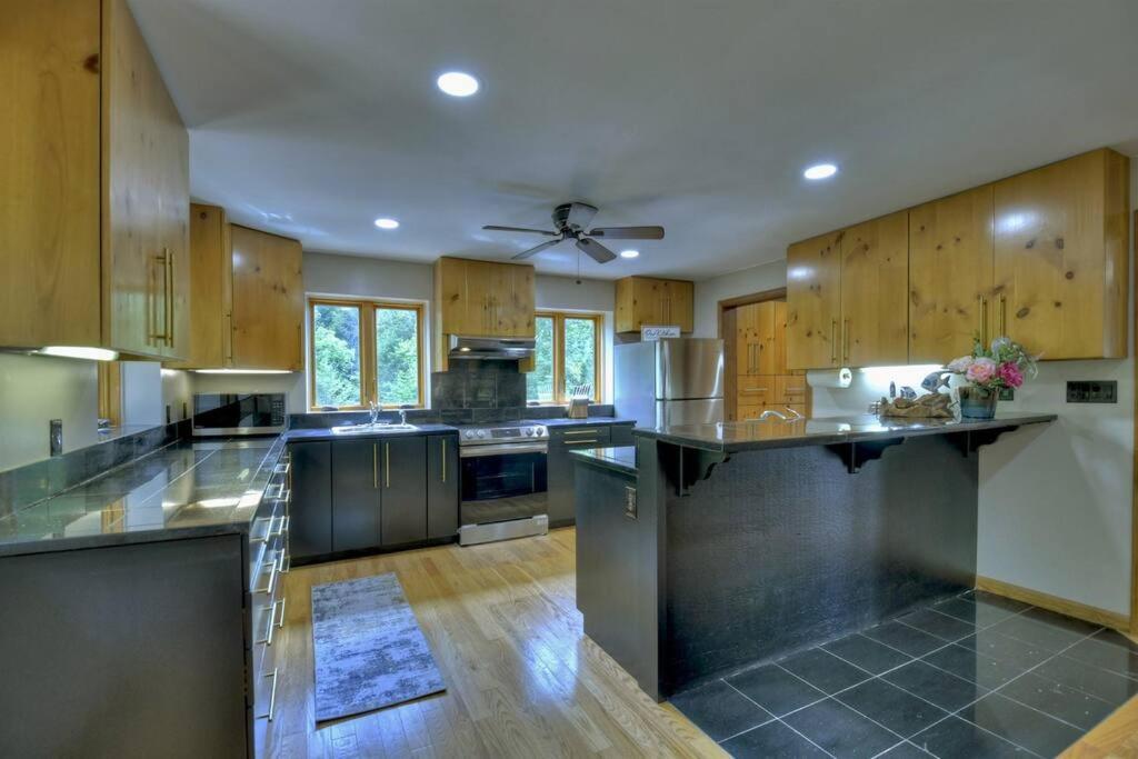 The Chariot - Creek Front With Hottub, Fire Pits, Billiards, Ev Charger - Sandalwood Stays Blue Ridge Exterior photo